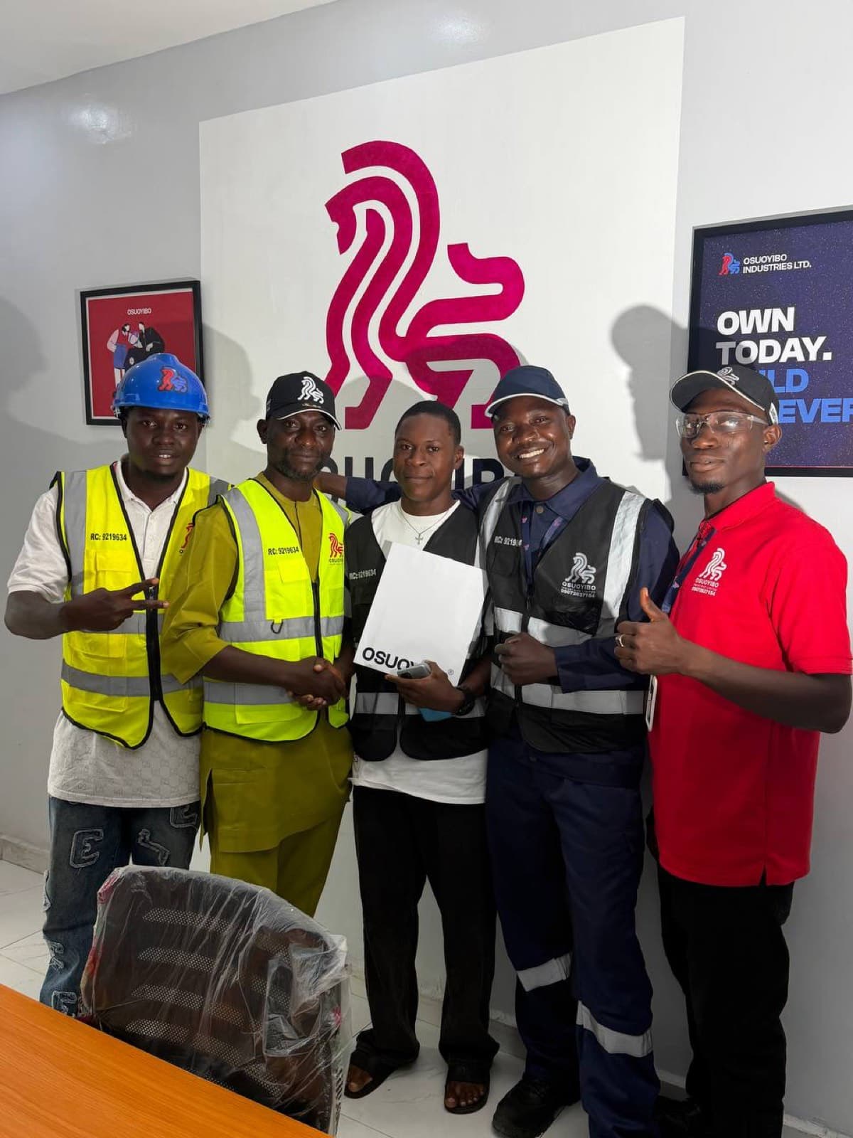 An Osuoyibo advisor shaking hands with a client